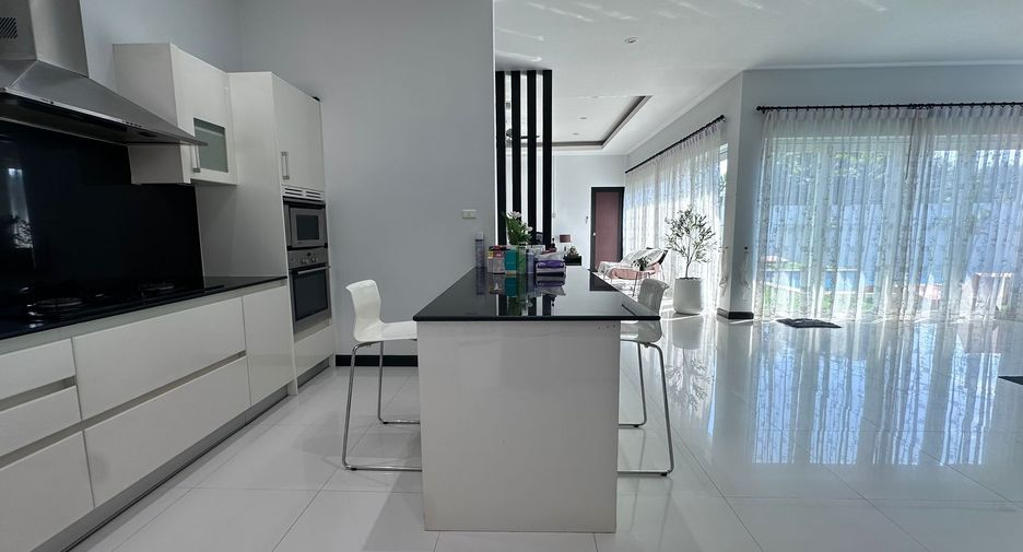 For sale 3 bedrooms villa in Mueang Phuket, Phuket