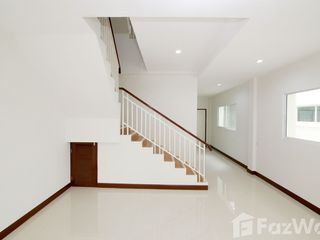 For sale 4 bedrooms townhouse in Bang Kapi, Bangkok