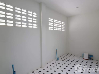 For sale 4 bedrooms townhouse in Bang Kapi, Bangkok