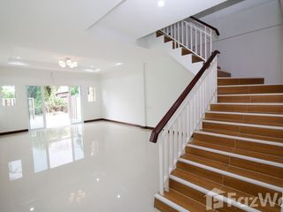 For sale 4 bedrooms townhouse in Bang Kapi, Bangkok
