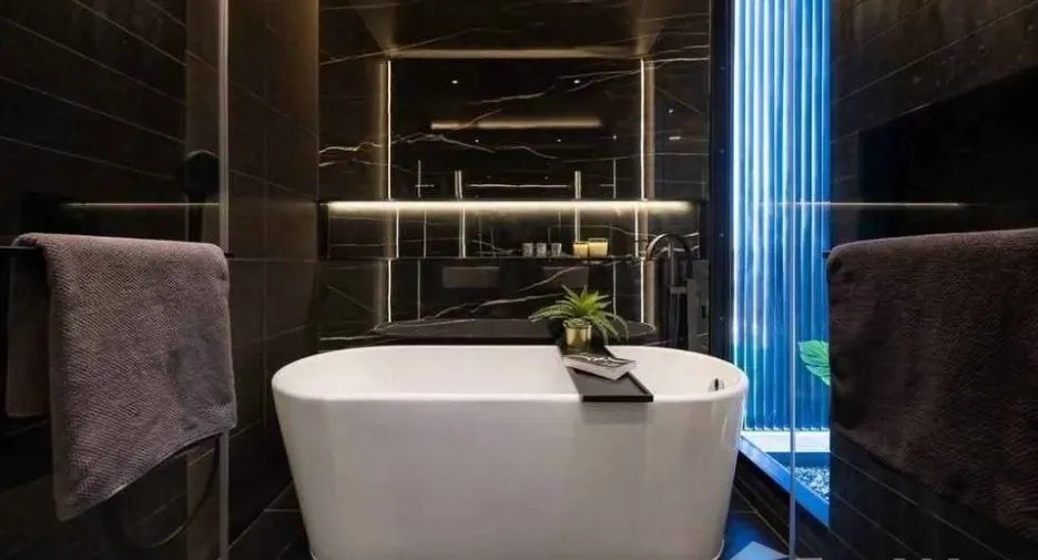 Casa adosada en venta y en alquiler de 3 habitaciones en Huai Khwang, Bangkok