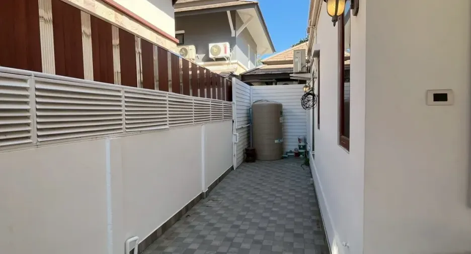 For rent 6 bedrooms villa in Bang Lamung, Chonburi