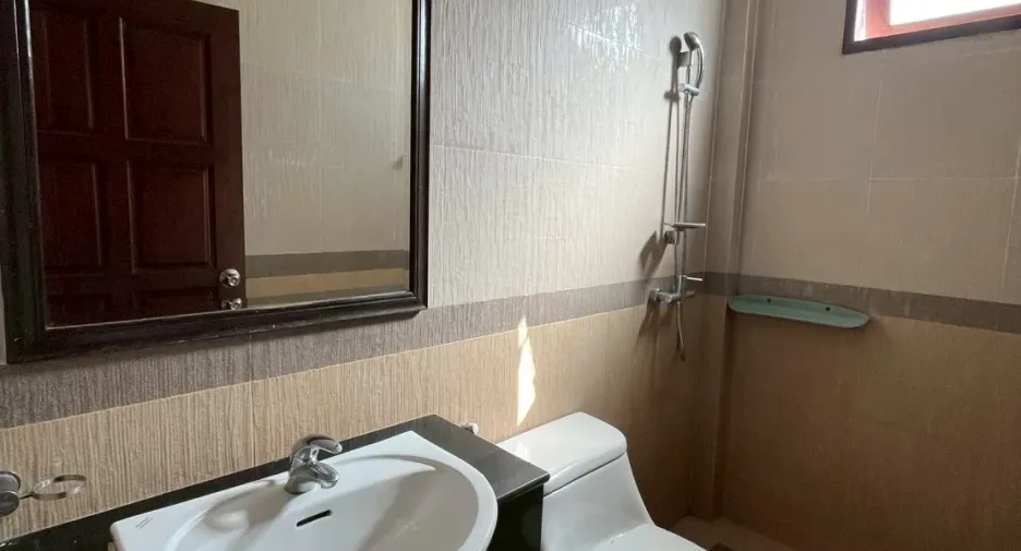 For rent 6 bedrooms villa in Bang Lamung, Chonburi