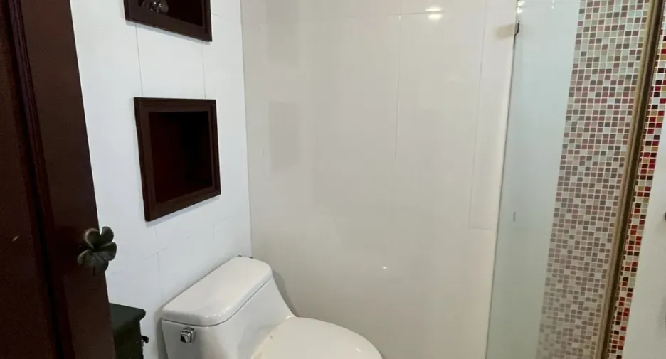 For rent 6 bedrooms villa in Bang Lamung, Chonburi