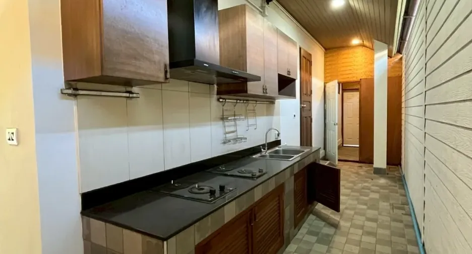 For rent 6 bedrooms villa in Bang Lamung, Chonburi