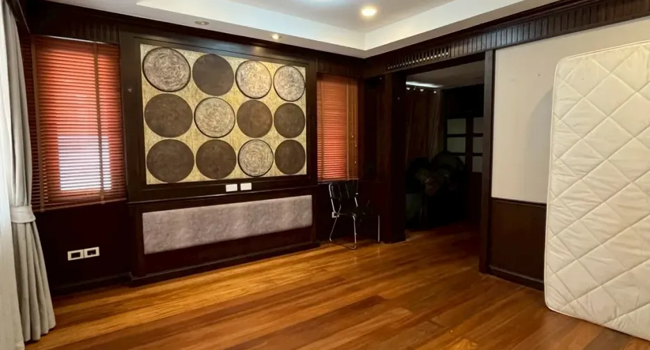 For rent 6 bedrooms villa in Bang Lamung, Chonburi