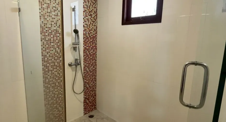For rent 6 bedrooms villa in Bang Lamung, Chonburi