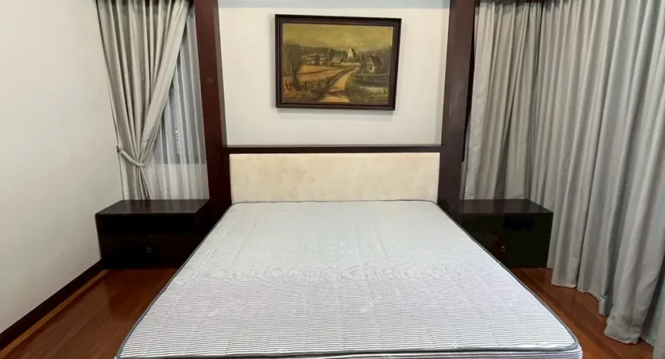 For rent 6 bedrooms villa in Bang Lamung, Chonburi