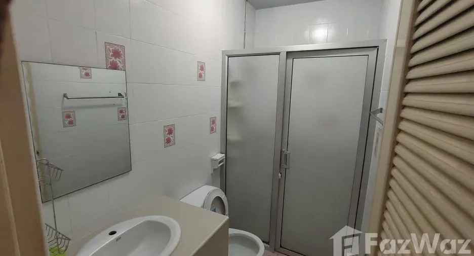 For sale 2 bedrooms townhouse in Min Buri, Bangkok