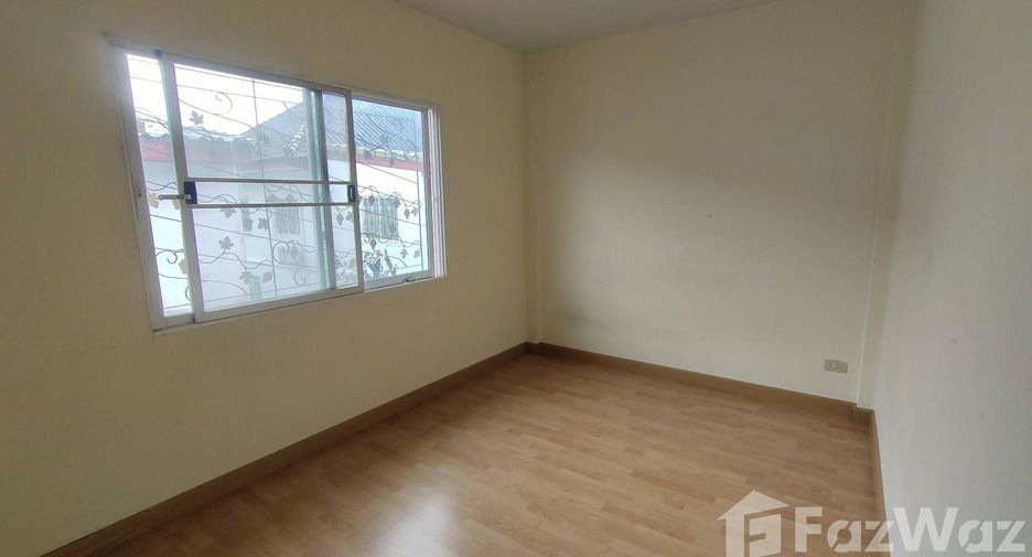 For sale 2 bedrooms townhouse in Min Buri, Bangkok