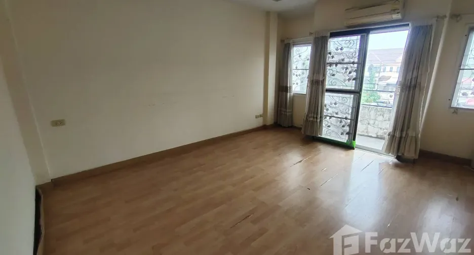 For sale 2 bedrooms townhouse in Min Buri, Bangkok
