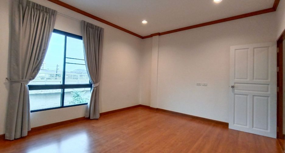 For sale 2 bedrooms townhouse in Hua Hin, Prachuap Khiri Khan