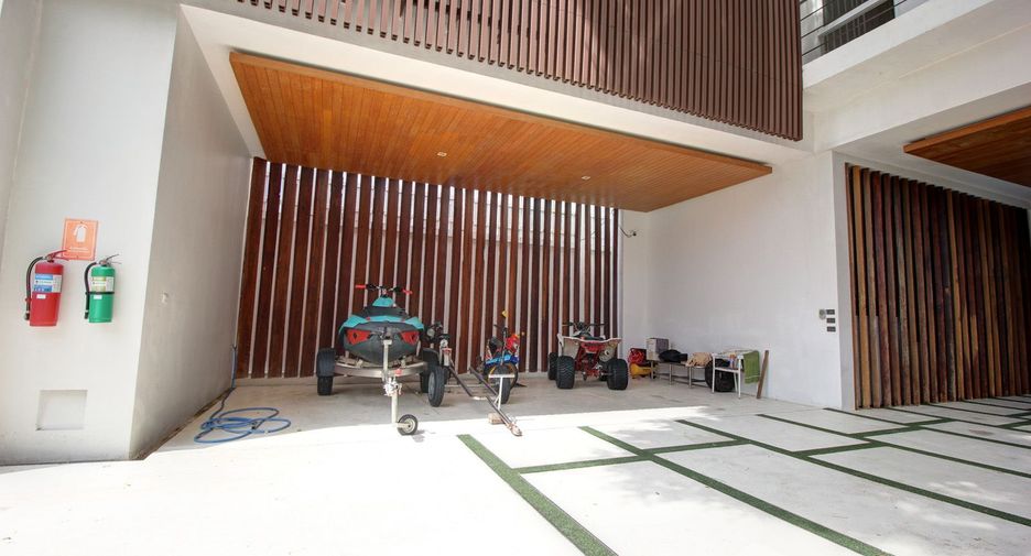 For sale 6 bedrooms villa in Cha Am, Phetchaburi