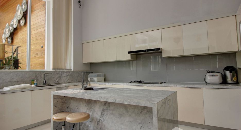 For sale 6 bedrooms villa in Cha Am, Phetchaburi