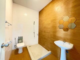 Casa adosada en venta de 3 habitaciones en Thung Khru, Bangkok
