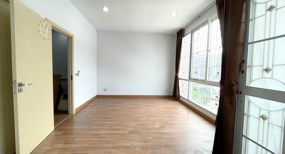 Продажа 3 спальни таунхаус в Тхунг Кхру, Бангкок