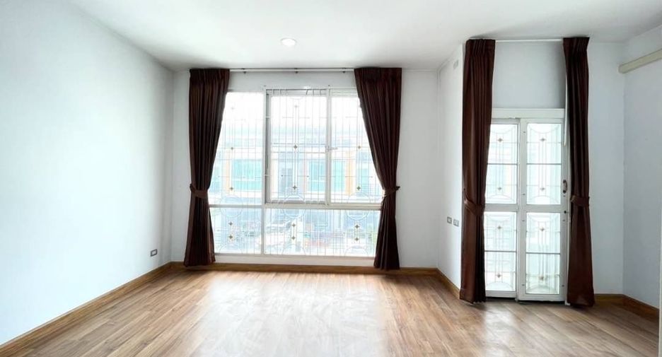 Продажа 3 спальни таунхаус в Тхунг Кхру, Бангкок