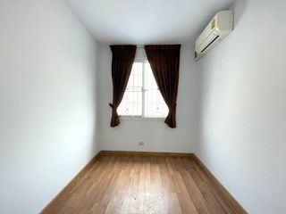 Casa adosada en venta de 3 habitaciones en Thung Khru, Bangkok