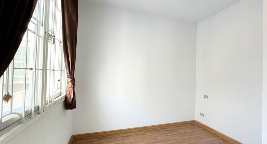 Продажа 3 спальни таунхаус в Тхунг Кхру, Бангкок