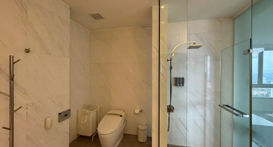 For rent 4 bedrooms condo in Bang Lamung, Chonburi