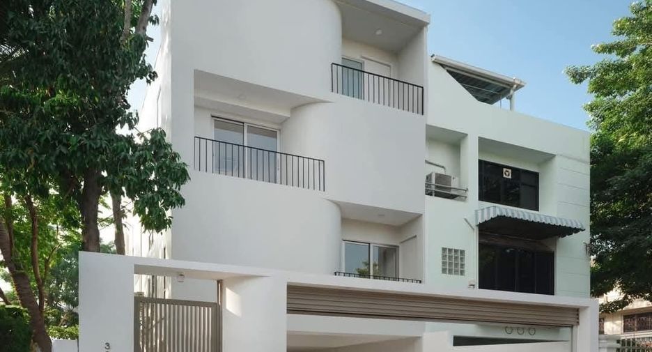 For sale 2 bedrooms house in Chatuchak, Bangkok