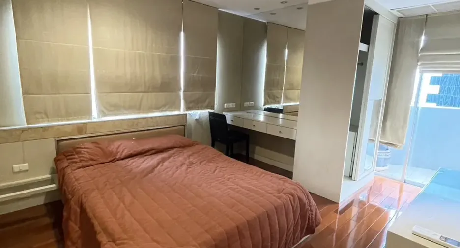 For sale 3 bedrooms condo in Watthana, Bangkok
