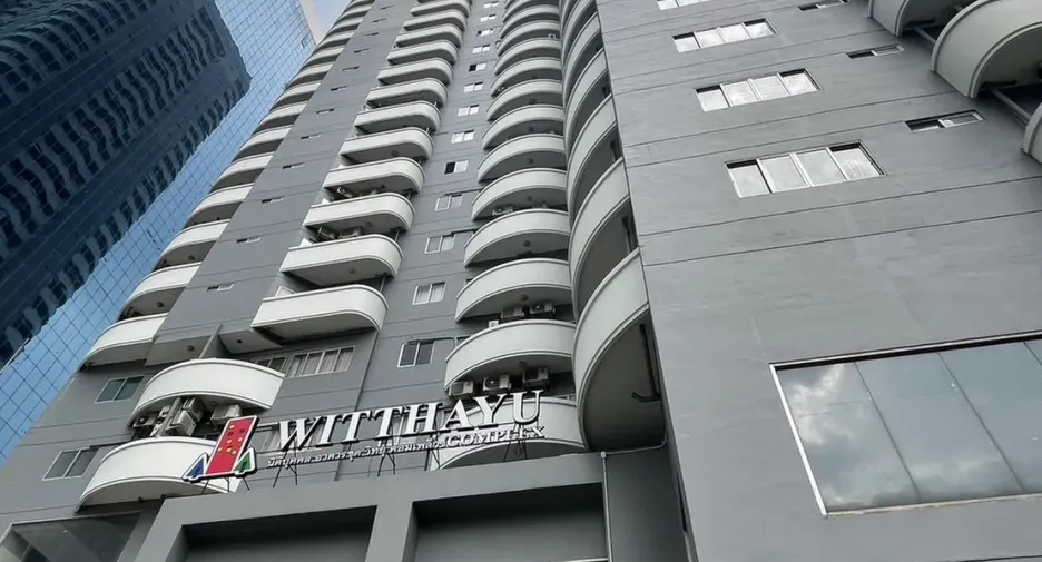 For sale 3 bedrooms condo in Watthana, Bangkok