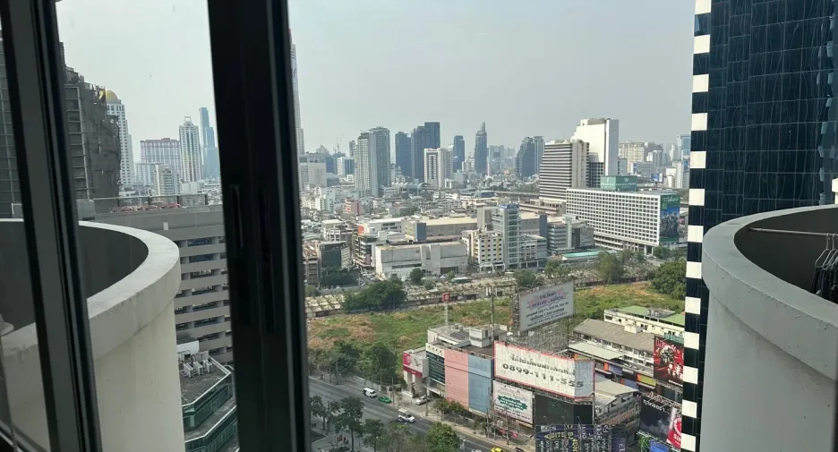 For sale 3 bedrooms condo in Watthana, Bangkok