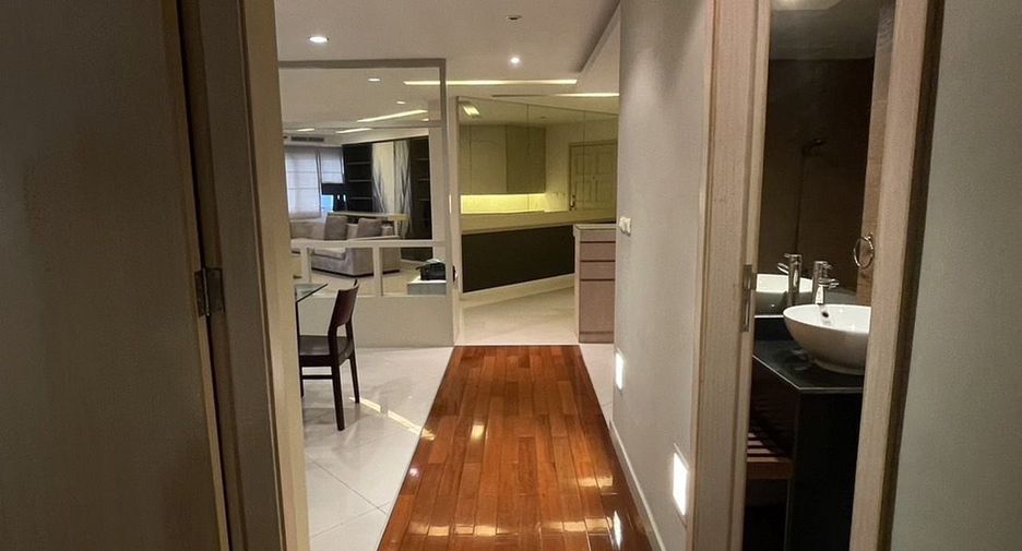 For sale 3 bedrooms condo in Watthana, Bangkok