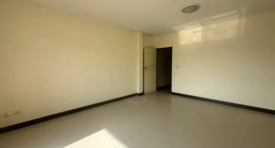 For sale and for rent 3 bedrooms townhouse in Hua Hin, Prachuap Khiri Khan