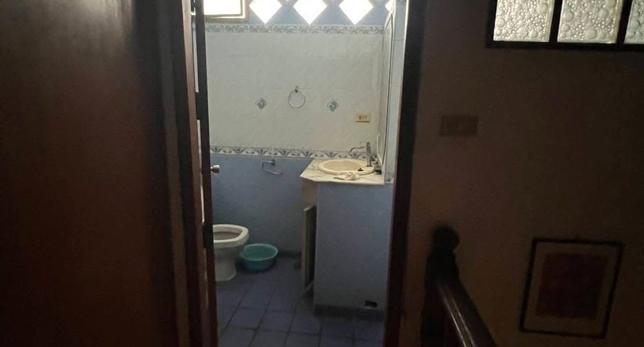 For sale 5 ベッドルーム townhouse in Bang Lamung, Chonburi