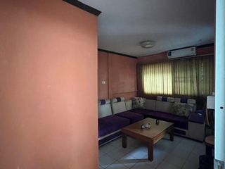 À vendre 5 chambres maison de ville à Bang Lamung, Chonburi