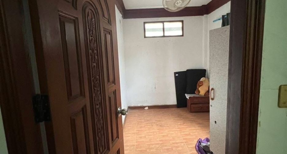 For sale 5 ベッドルーム townhouse in Bang Lamung, Chonburi