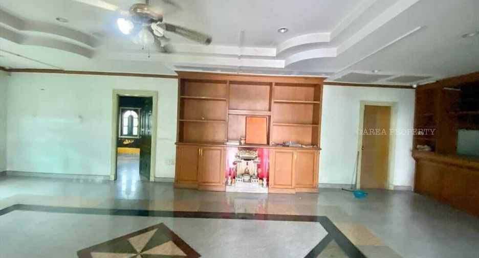 Haus zum Kauf mit 9 Zimmer in Si Racha, Chonburi