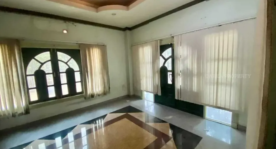 Haus zum Kauf mit 9 Zimmer in Si Racha, Chonburi