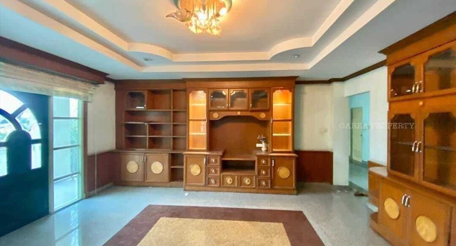 Haus zum Kauf mit 9 Zimmer in Si Racha, Chonburi