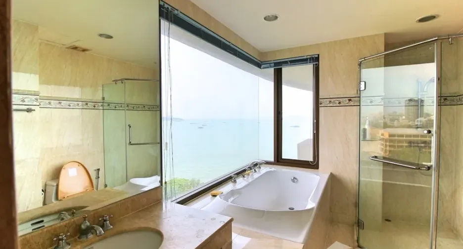 For rent 2 bedrooms condo in Bang Lamung, Chonburi