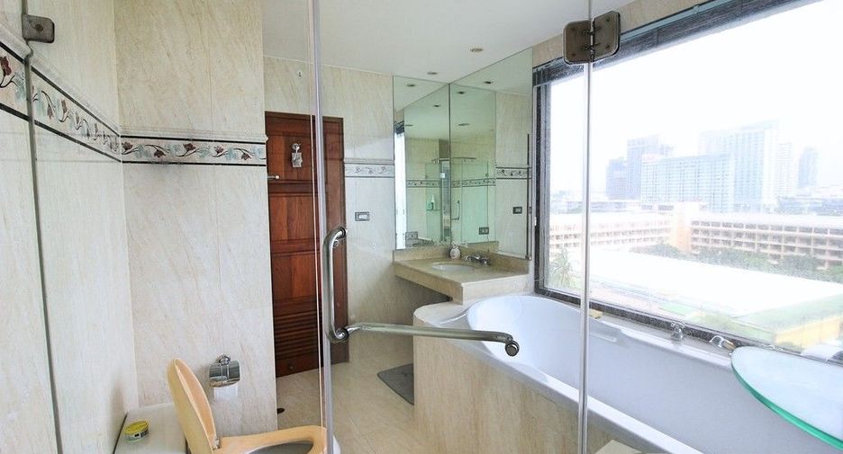For rent 2 bedrooms condo in Bang Lamung, Chonburi