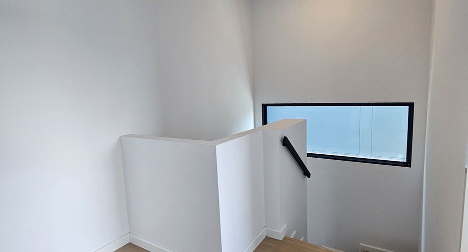 For sale 4 bedrooms house in Mueang Nakhon Pathom, Nakhon Pathom