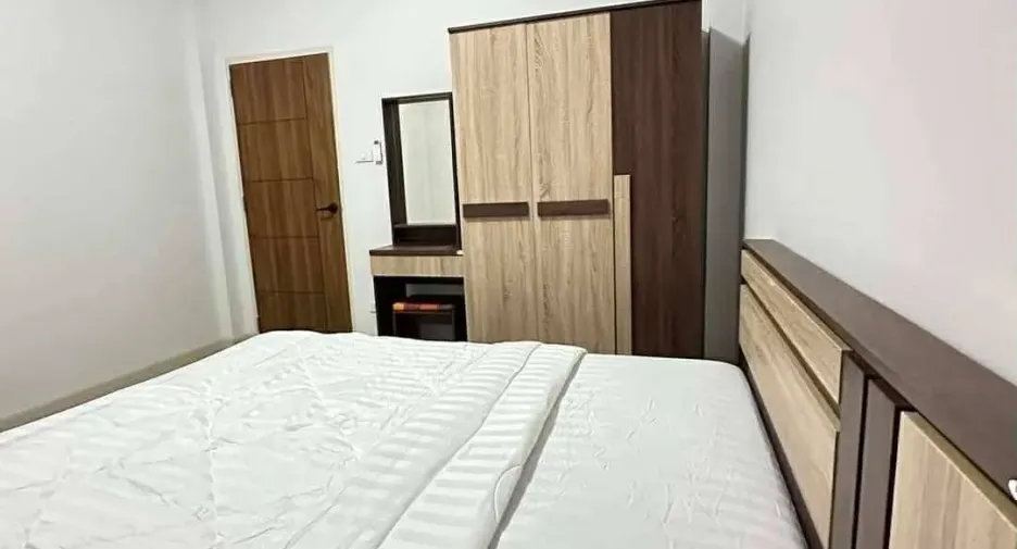 Haus zur Miete mit 3 Zimmer in Bang Lamung, Chonburi