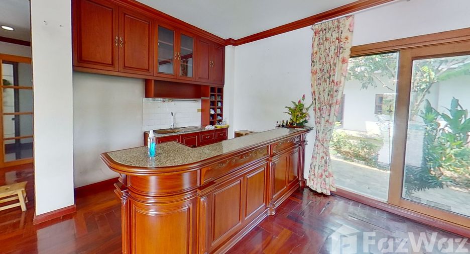 Haus zum Kauf mit 8 Zimmer in Phra Khanong, Bangkok