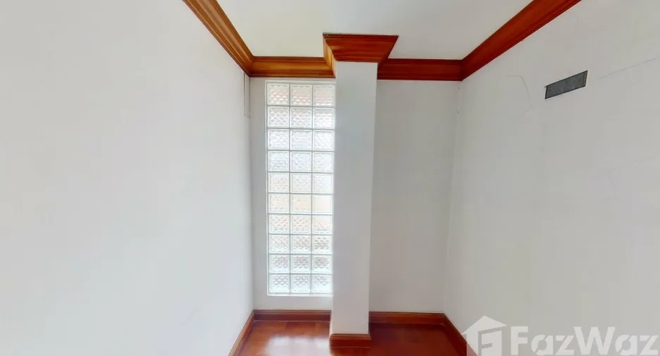 Casa en venta de 8 habitaciones en Phra Khanong, Bangkok
