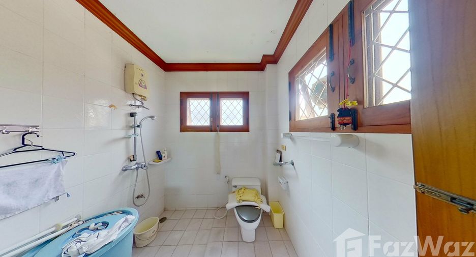 Haus zum Kauf mit 8 Zimmer in Phra Khanong, Bangkok