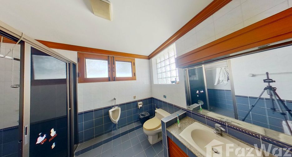 Haus zum Kauf mit 8 Zimmer in Phra Khanong, Bangkok