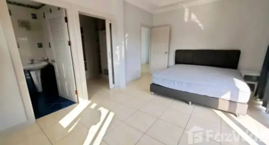 À louer 4 chambres maison à Bang Lamung, Chonburi