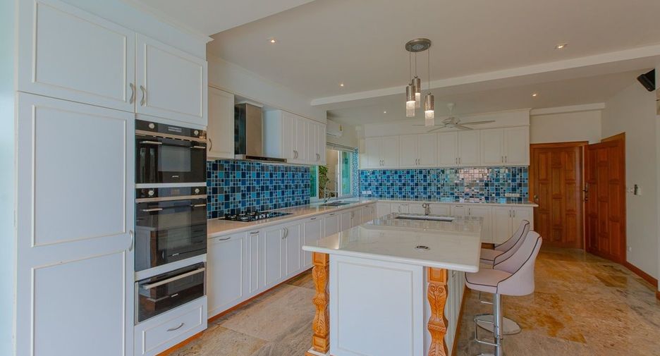 Villa zum Kauf mit 6 Zimmer in Mueang Phuket, Phuket