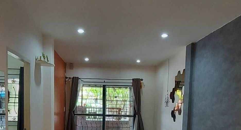 For sale 2 bedrooms townhouse in Si Racha, Chonburi