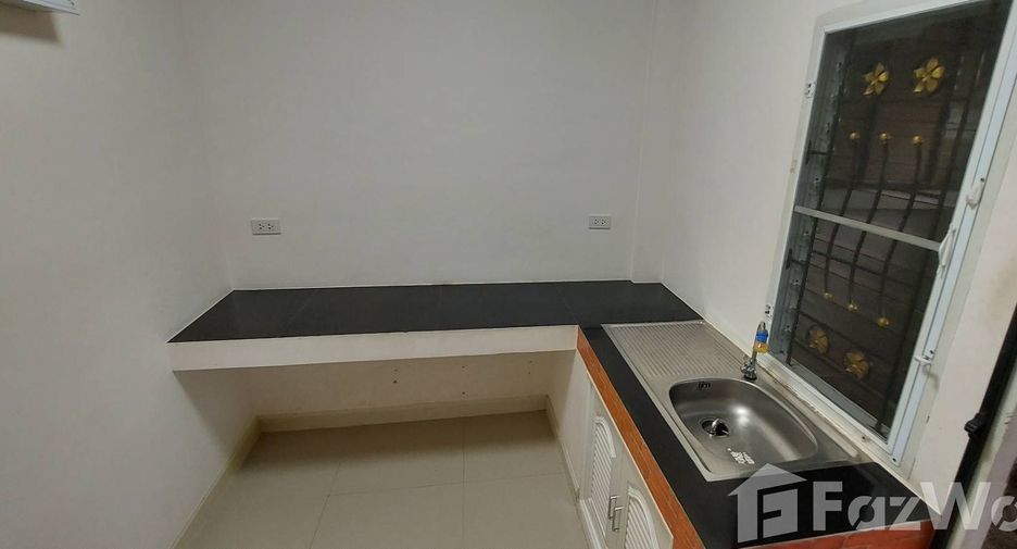 For sale 2 bedrooms townhouse in Si Racha, Chonburi