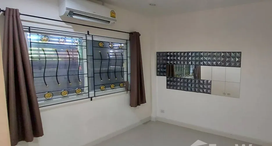 For sale 2 bedrooms townhouse in Si Racha, Chonburi