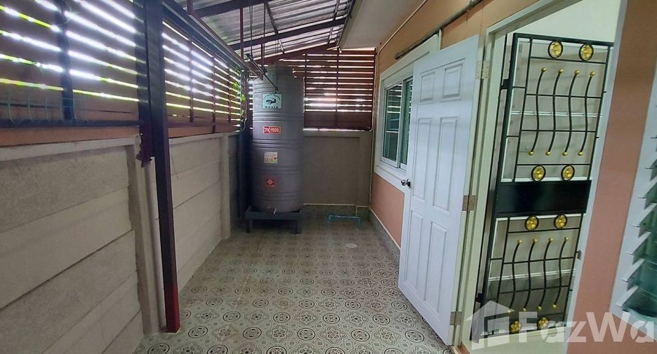 Casa adosada en venta de 2 habitaciones en Si Racha, Chonburi